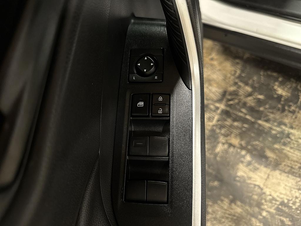 Thumbnail: 2022 Toyota RAV4 - 26