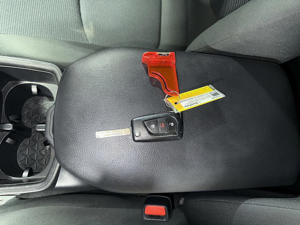 Thumbnail: 2022 Toyota RAV4 - 17