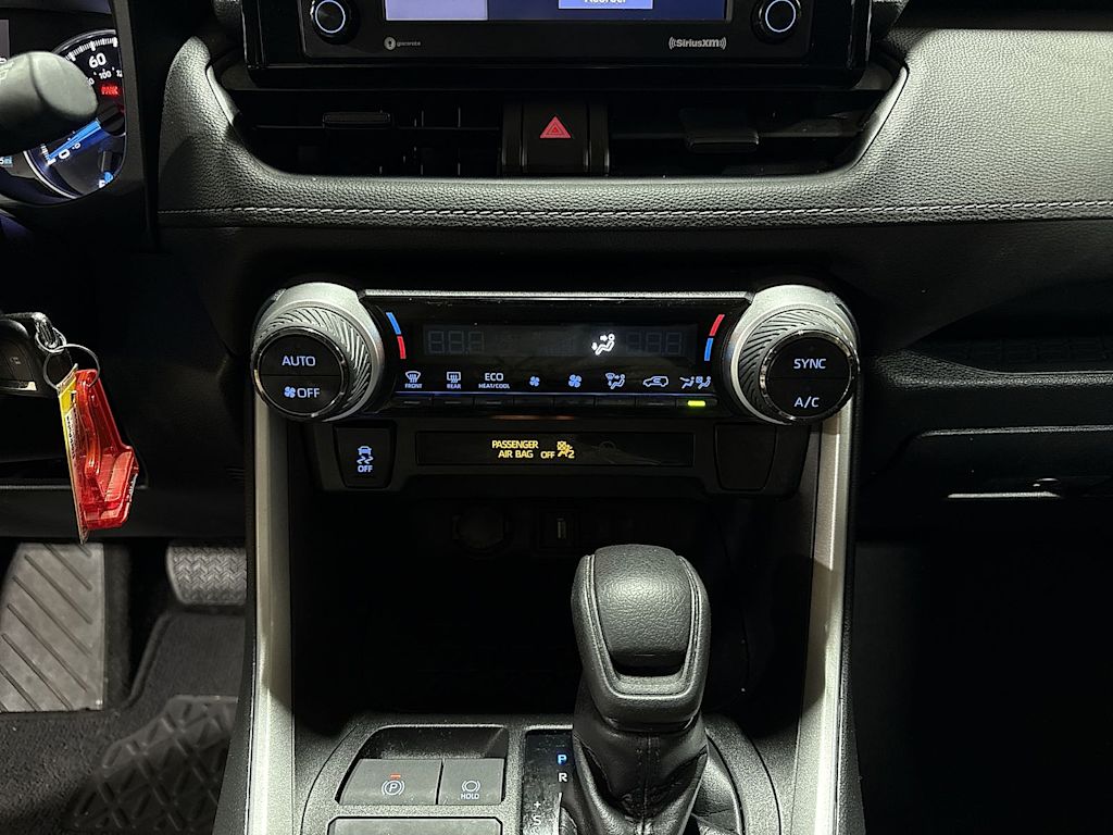 Thumbnail: 2022 Toyota RAV4 - 25