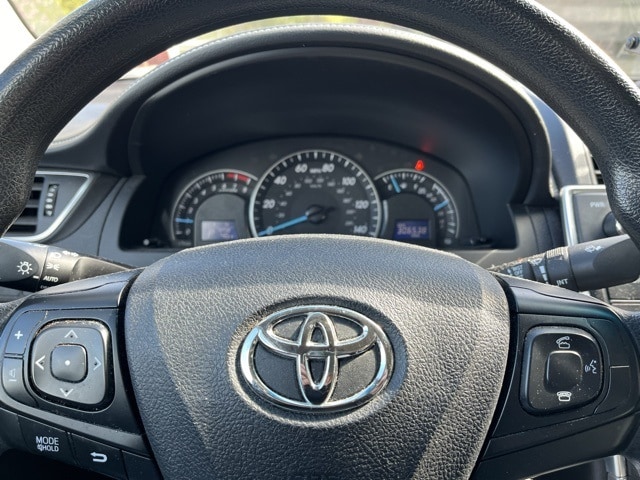 2015 Toyota Camry LE 16