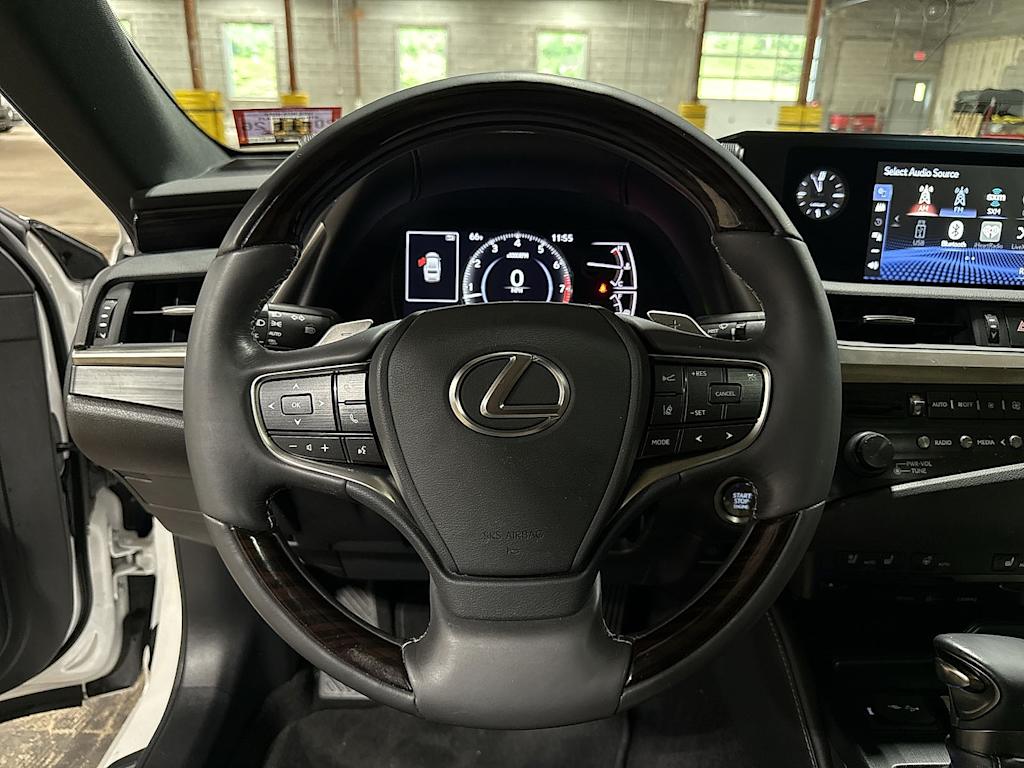 Thumbnail: 2019 Lexus ES - 2