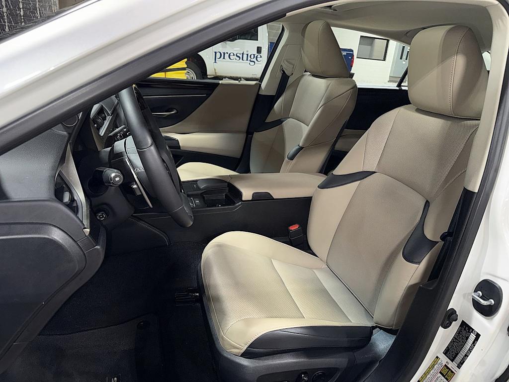 Thumbnail: 2019 Lexus ES - 10