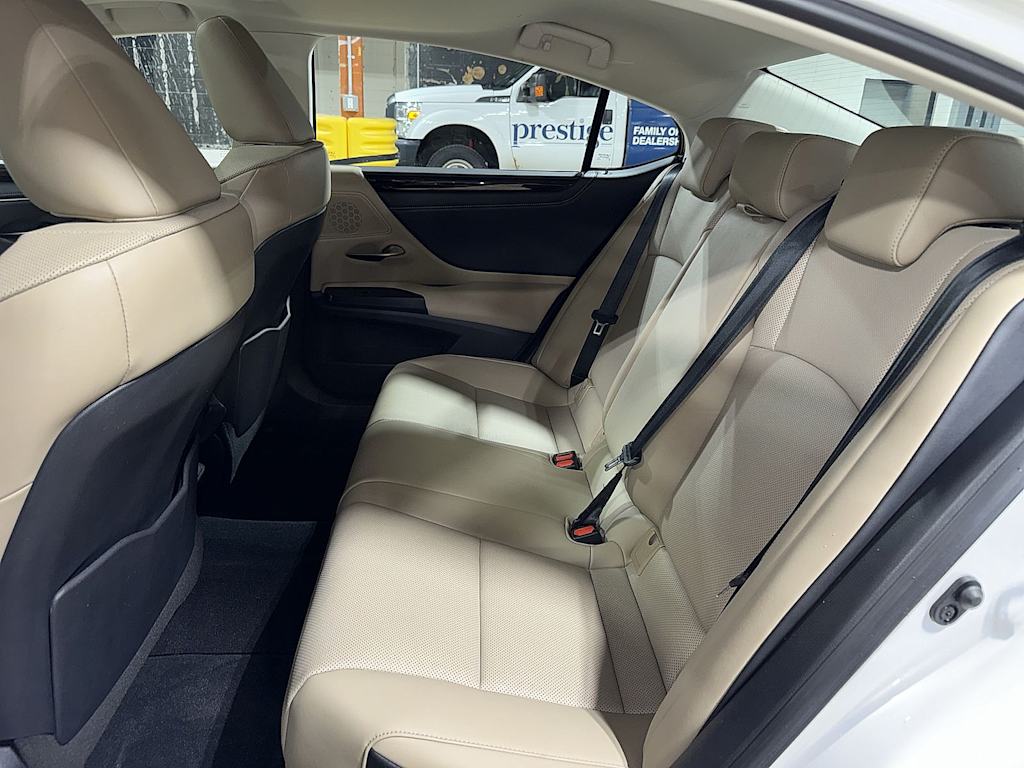 Thumbnail: 2019 Lexus ES - 12