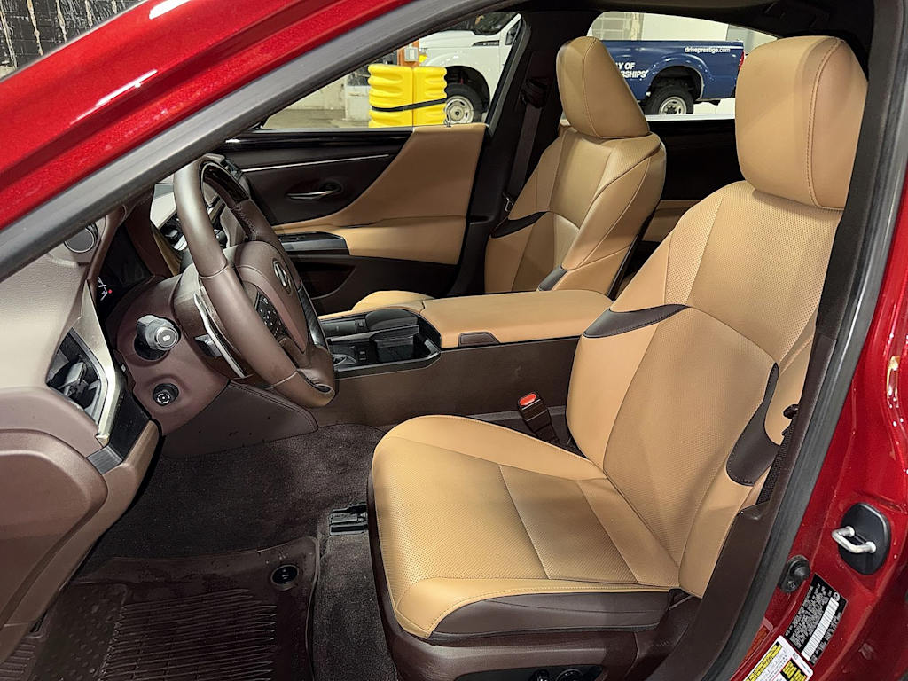 Thumbnail: 2021 Lexus ES - 9
