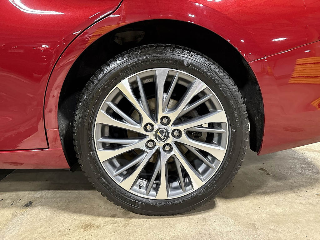 Thumbnail: 2021 Lexus ES - 6