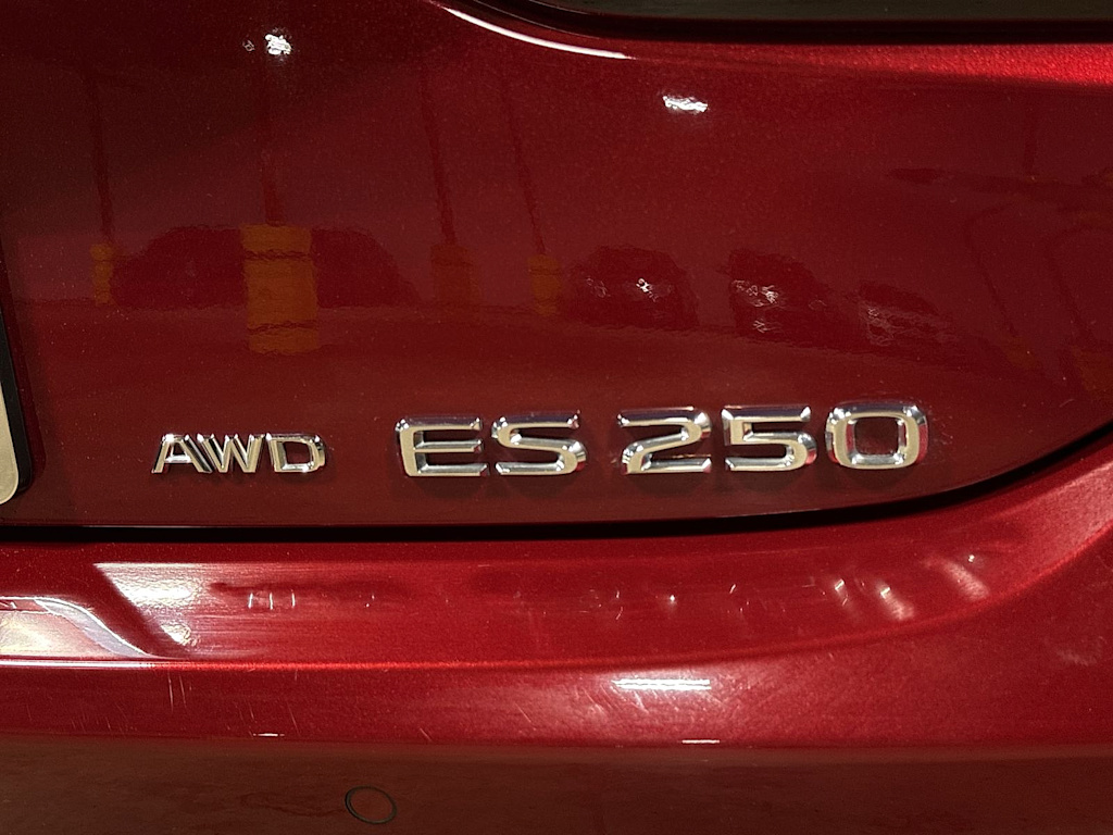 Thumbnail: 2021 Lexus ES - 5