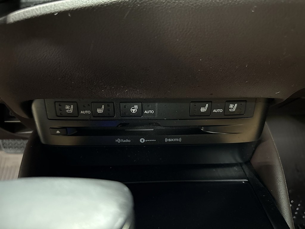 Thumbnail: 2021 Lexus ES - 31