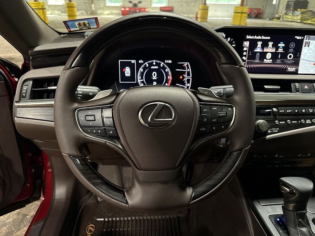 Thumbnail: 2021 Lexus ES - 2
