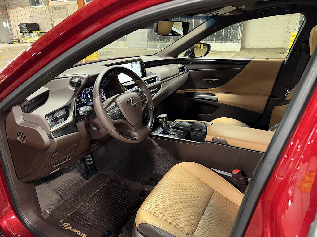 Thumbnail: 2021 Lexus ES - 8