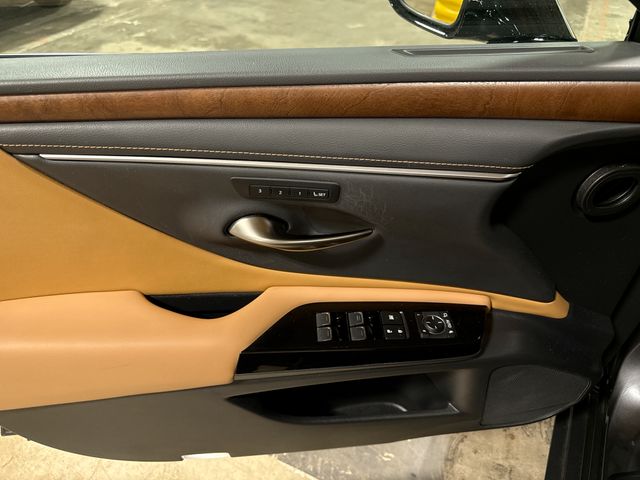 Thumbnail: 2023 Lexus ES - 24