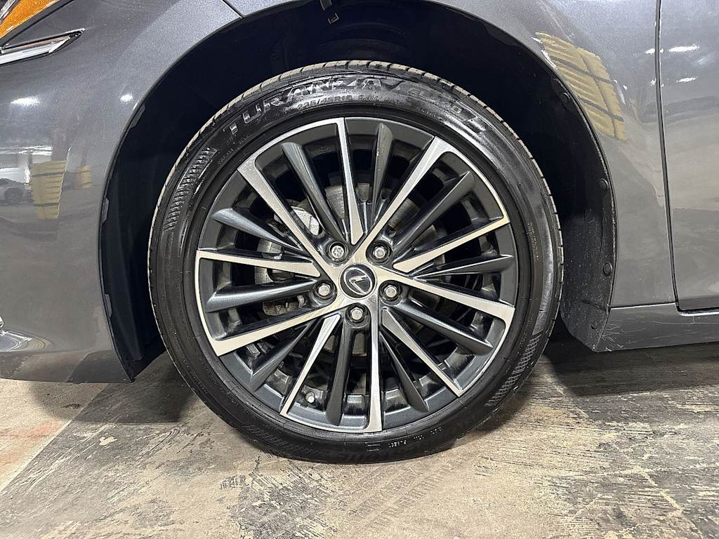 Thumbnail: 2024 Lexus ES - 6