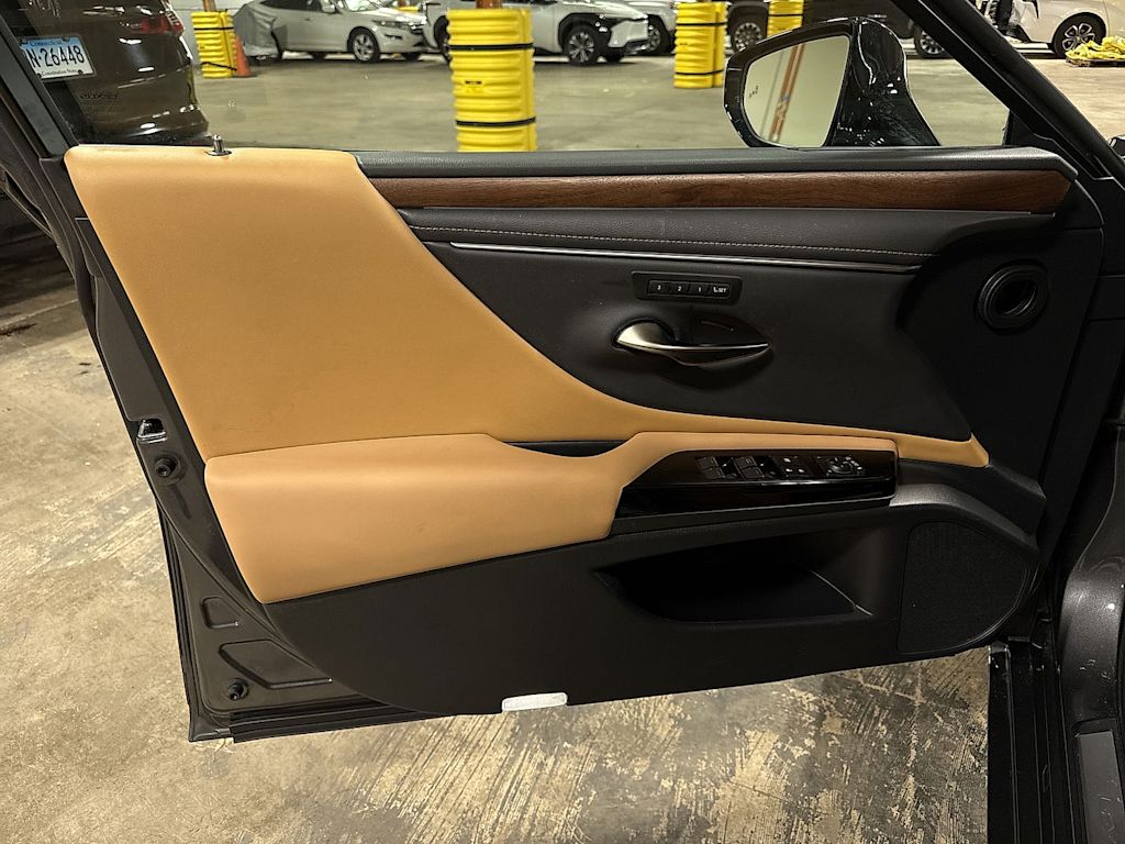 Thumbnail: 2024 Lexus ES - 31