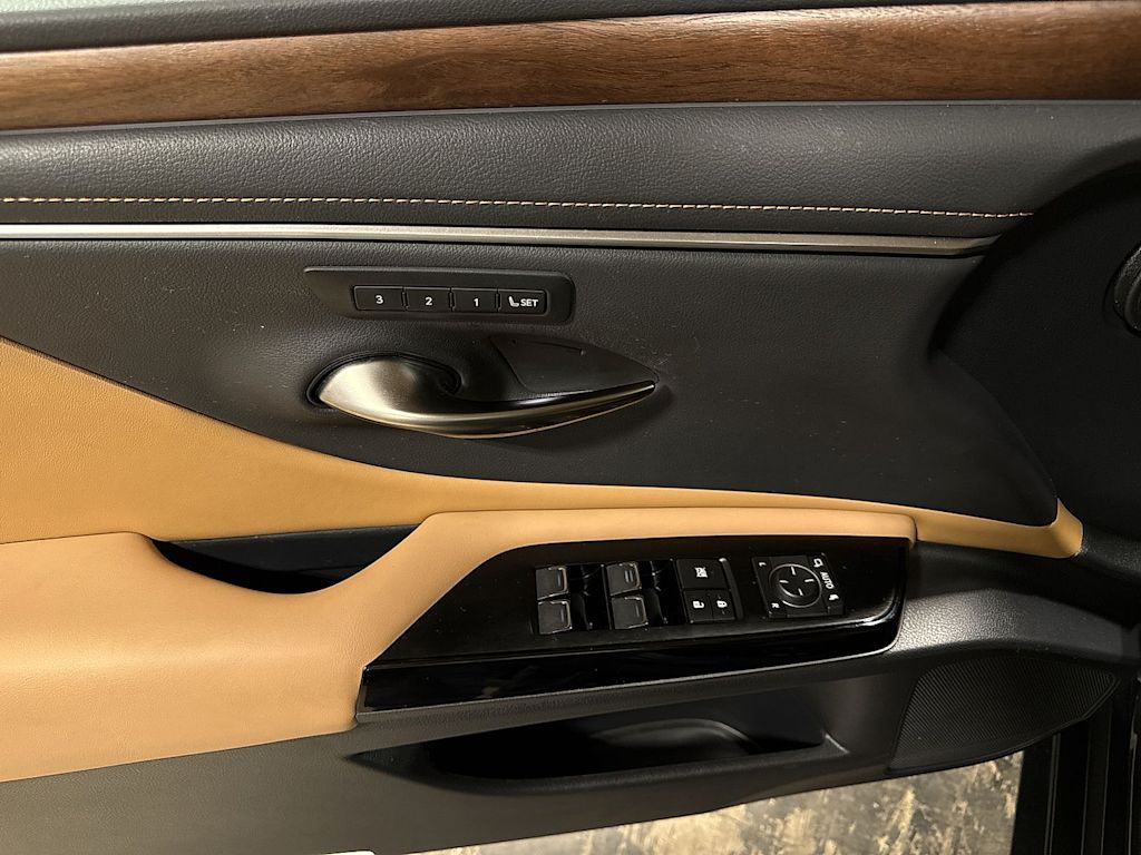 Thumbnail: 2024 Lexus ES - 26