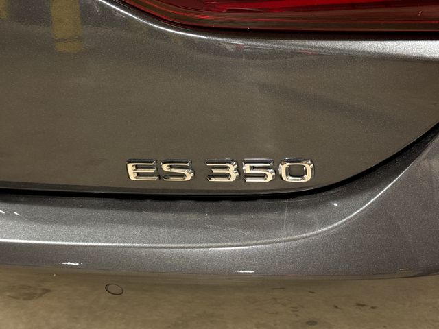 Thumbnail: 2022 Lexus ES - 5