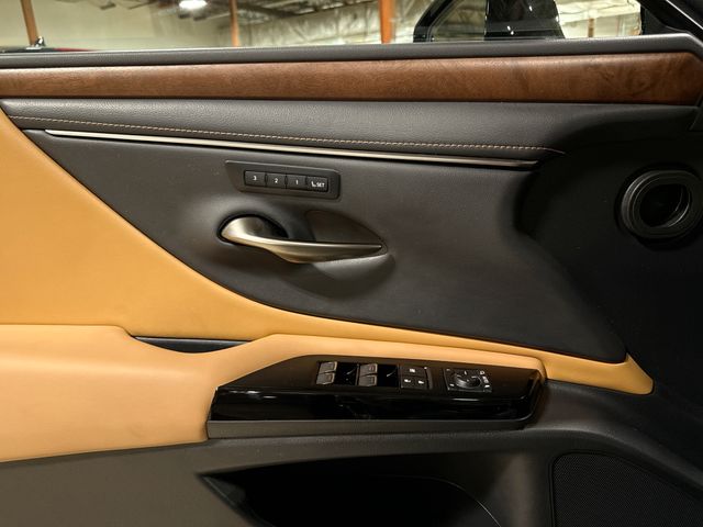 Thumbnail: 2022 Lexus ES - 25