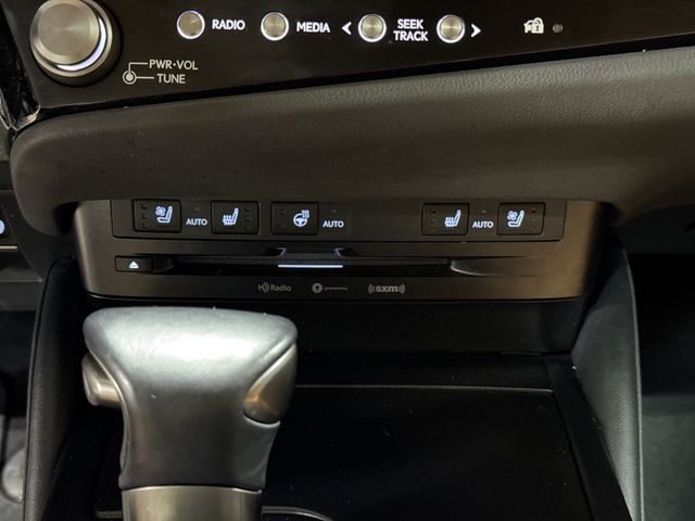 Thumbnail: 2022 Lexus ES - 31