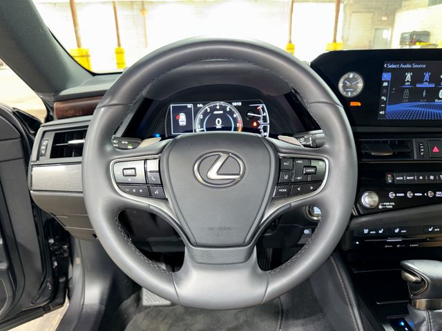 Thumbnail: 2022 Lexus ES - 2