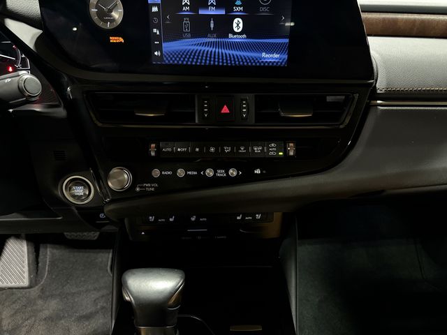 Thumbnail: 2022 Lexus ES - 24