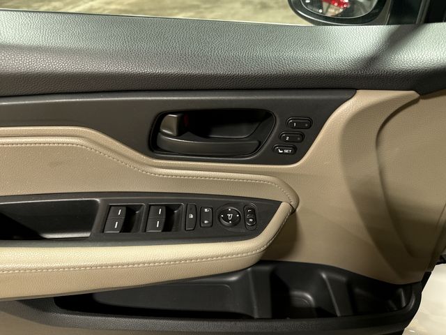 Thumbnail: 2018 Honda Odyssey - 25