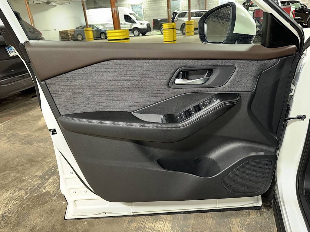 Thumbnail: 2021 Nissan Rogue - 31