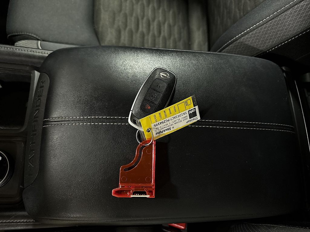 Thumbnail: 2023 Nissan Pathfinder - 18