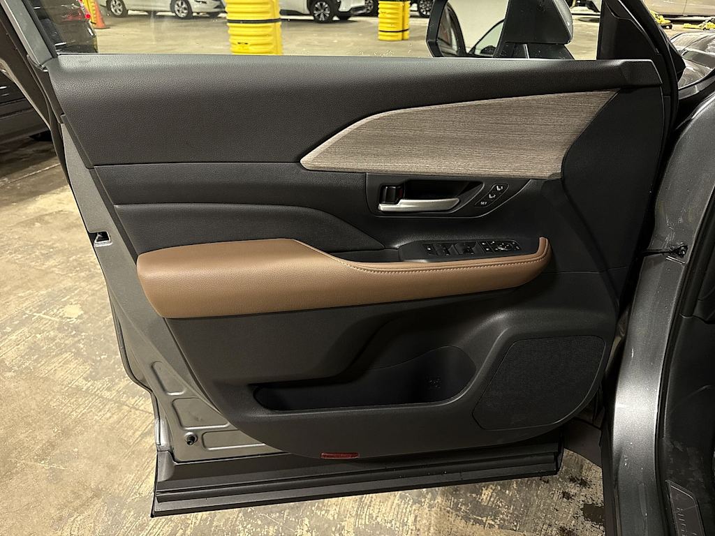 Thumbnail: 2026 Toyota Grand Highlander - 35