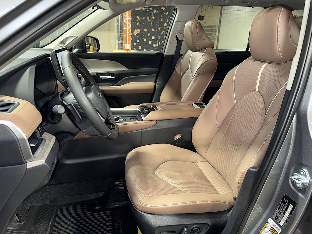 Thumbnail: 2026 Toyota Grand Highlander - 9