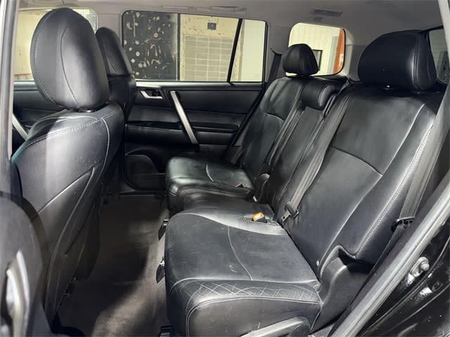 Thumbnail: 2013 Toyota Highlander - 23
