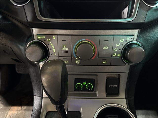 Thumbnail: 2013 Toyota Highlander - 25