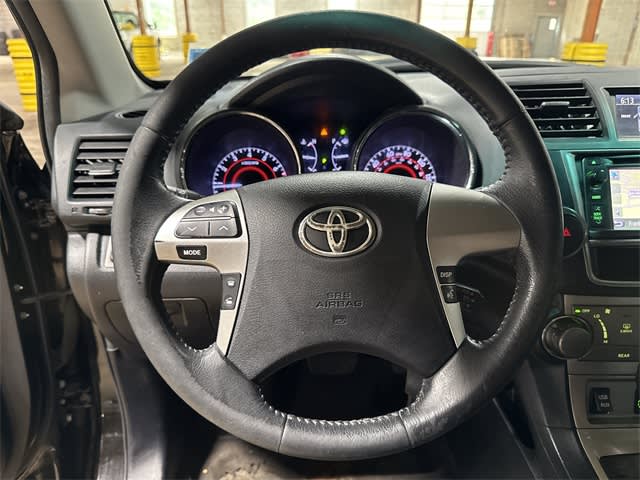 Thumbnail: 2013 Toyota Highlander - 2