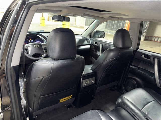 Thumbnail: 2013 Toyota Highlander - 30