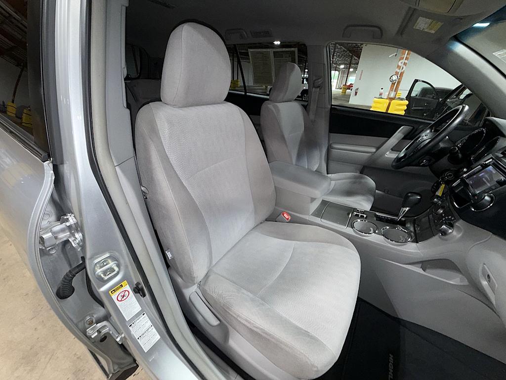Thumbnail: 2013 Toyota Highlander - 11