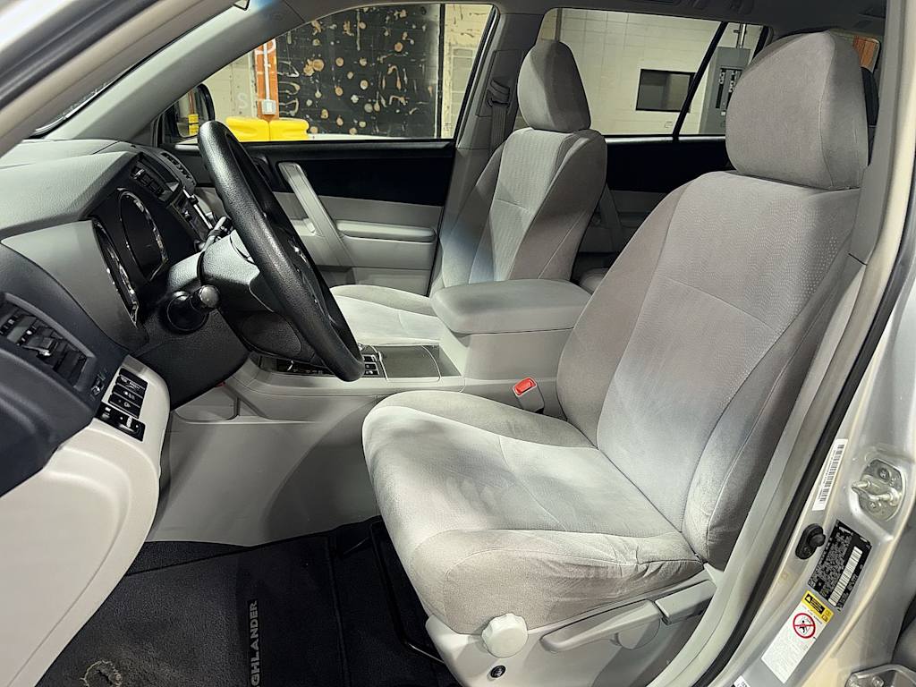 Thumbnail: 2013 Toyota Highlander - 10
