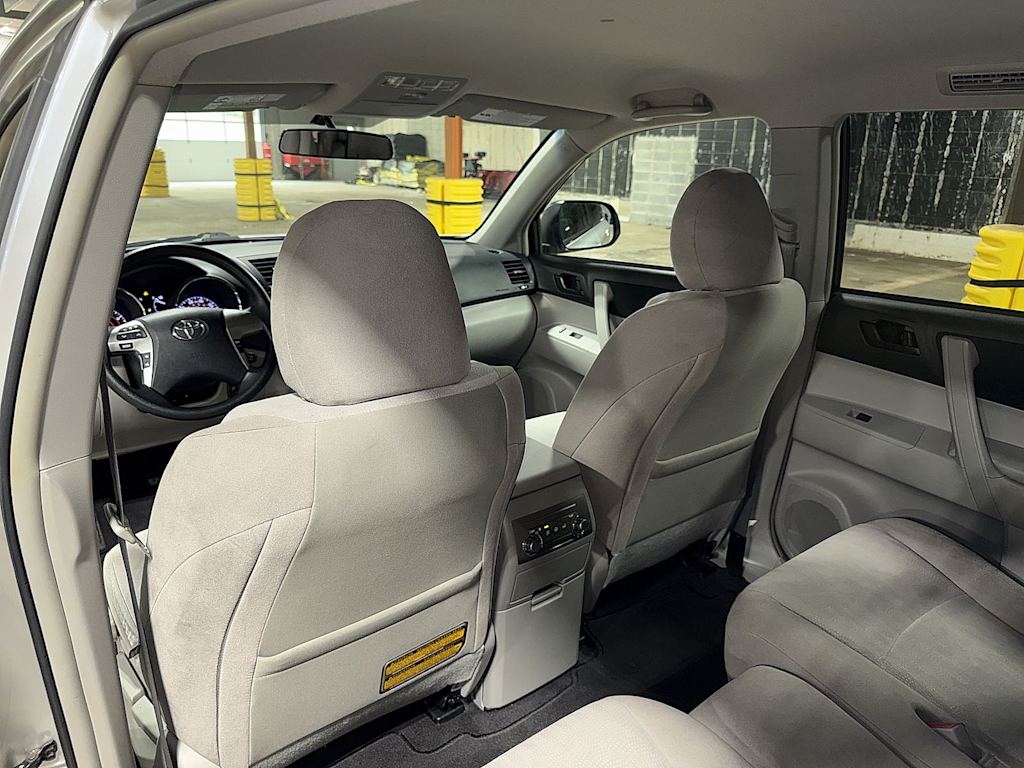 Thumbnail: 2013 Toyota Highlander - 30