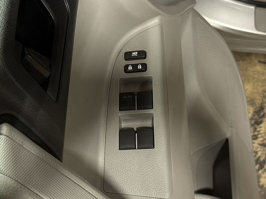Thumbnail: 2013 Toyota Highlander - 27