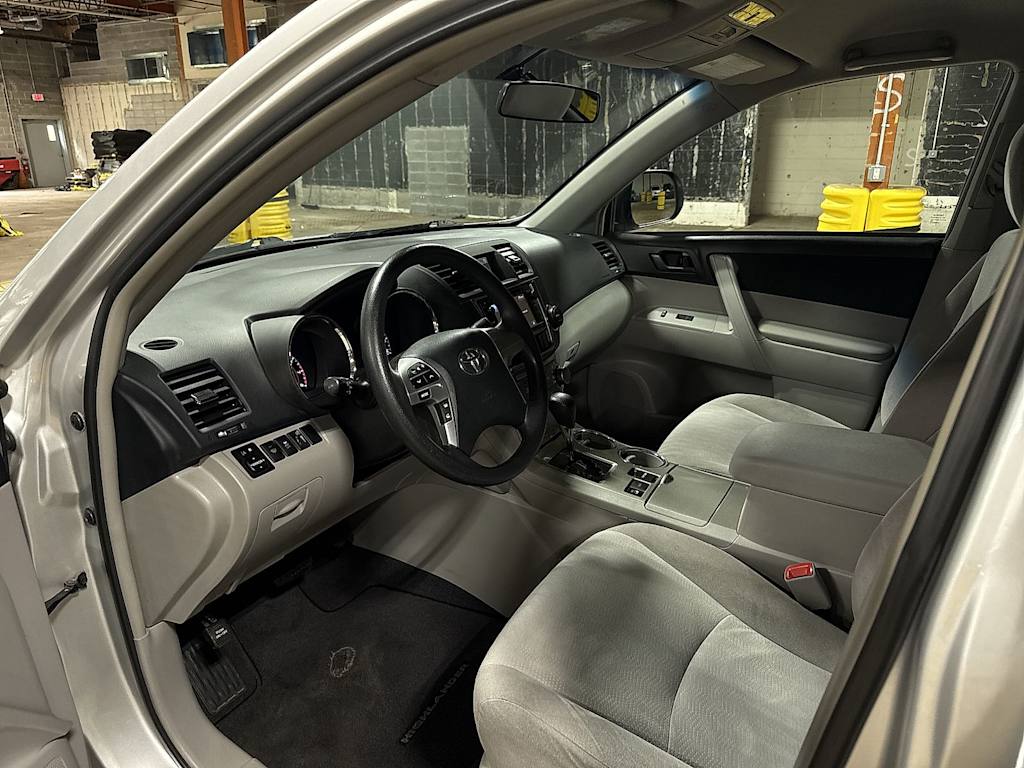 Thumbnail: 2013 Toyota Highlander - 9