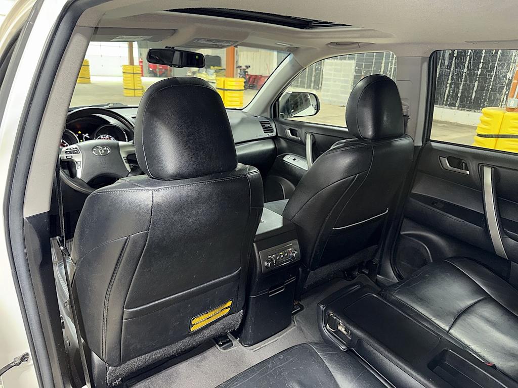 Thumbnail: 2013 Toyota Highlander - 30