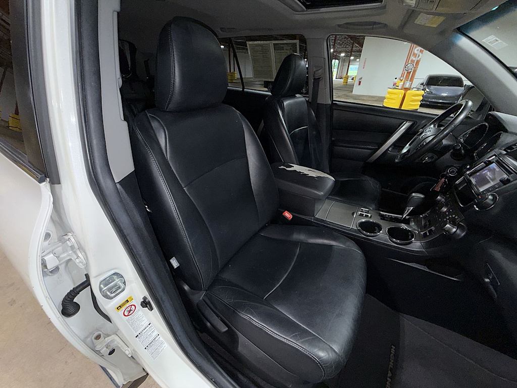 Thumbnail: 2013 Toyota Highlander - 10