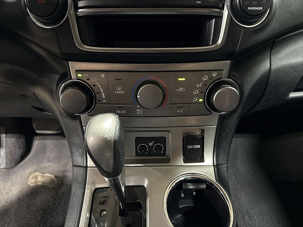 Thumbnail: 2013 Toyota Highlander - 24