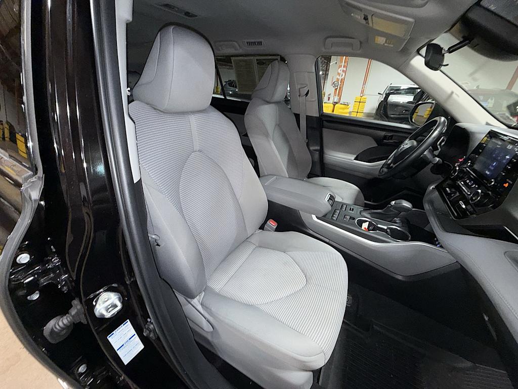 Thumbnail: 2022 Toyota Highlander - 9
