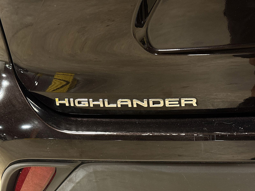 Thumbnail: 2022 Toyota Highlander - 5