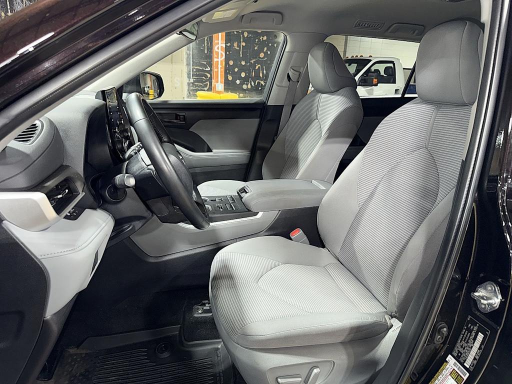 Thumbnail: 2022 Toyota Highlander - 8