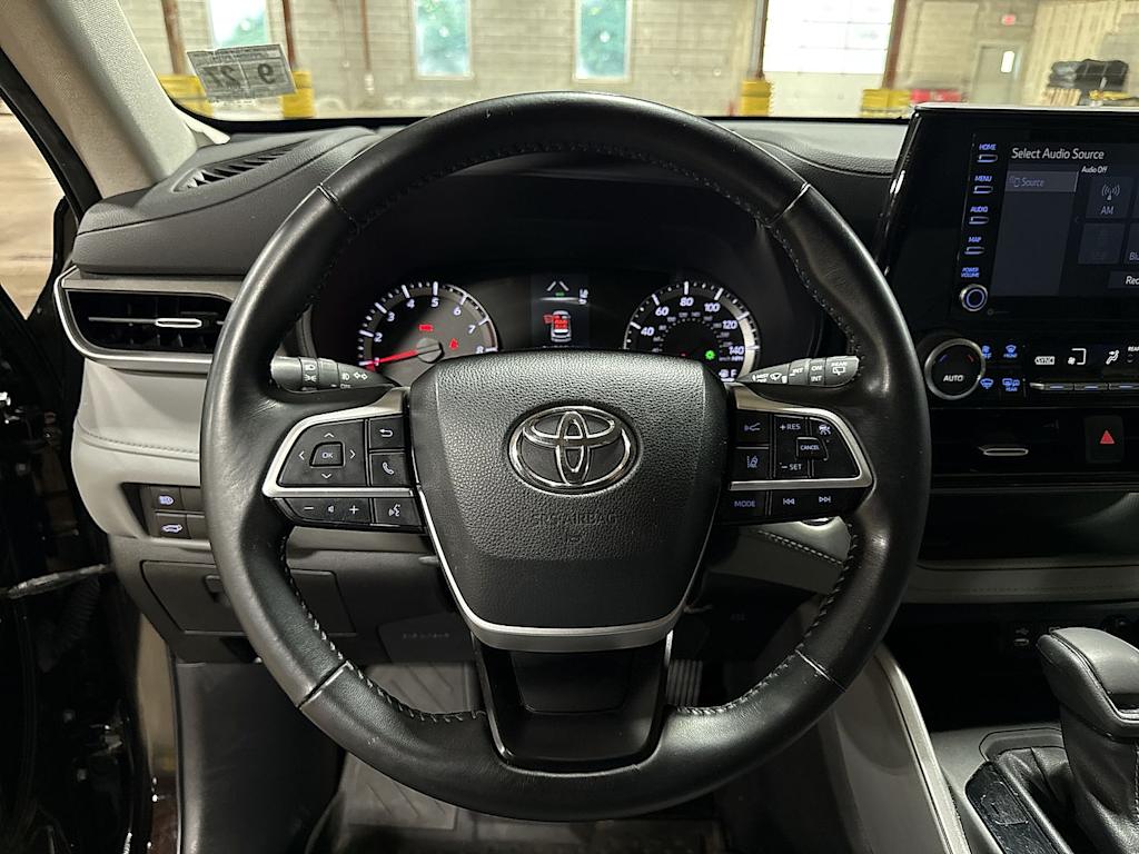 Thumbnail: 2022 Toyota Highlander - 2