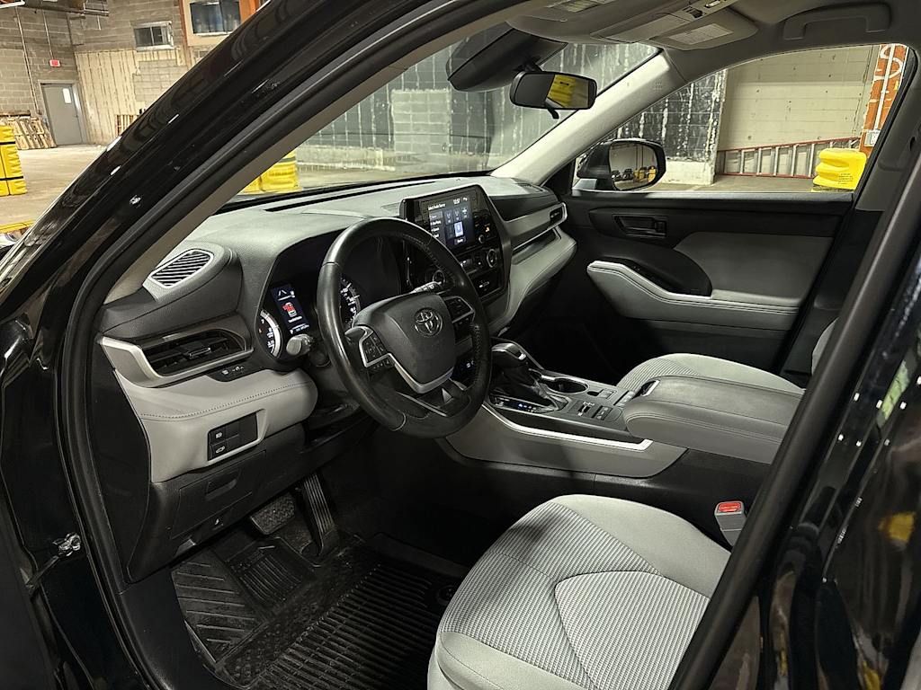 Thumbnail: 2022 Toyota Highlander - 9