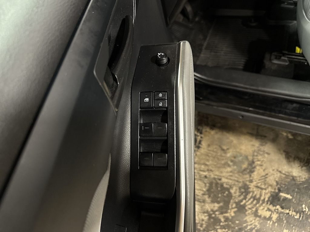 Thumbnail: 2022 Toyota Highlander - 27