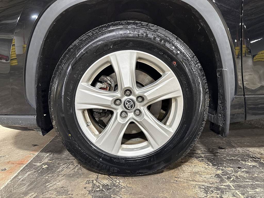 Thumbnail: 2022 Toyota Highlander - 7