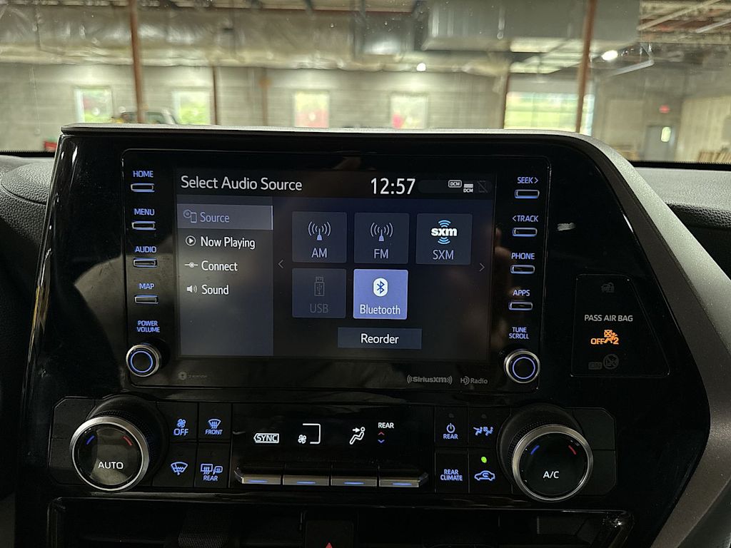 Thumbnail: 2022 Toyota Highlander - 25