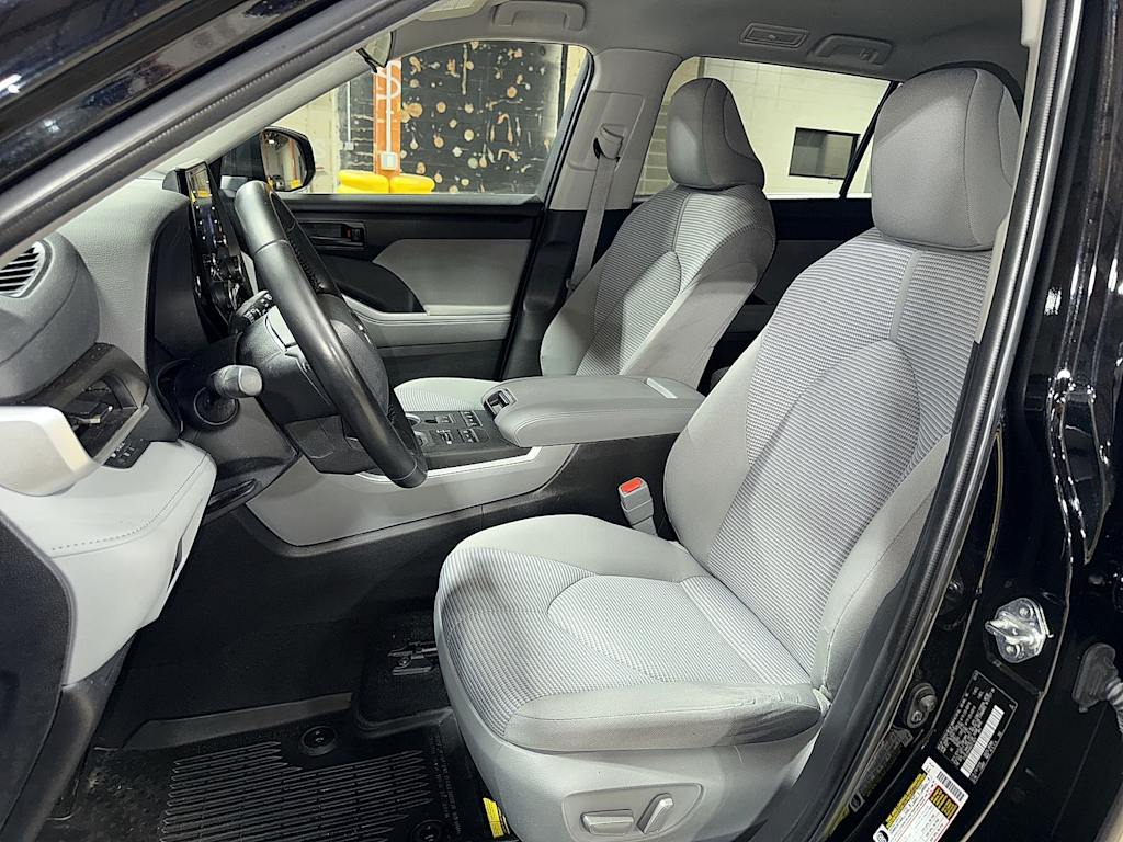 Thumbnail: 2022 Toyota Highlander - 10