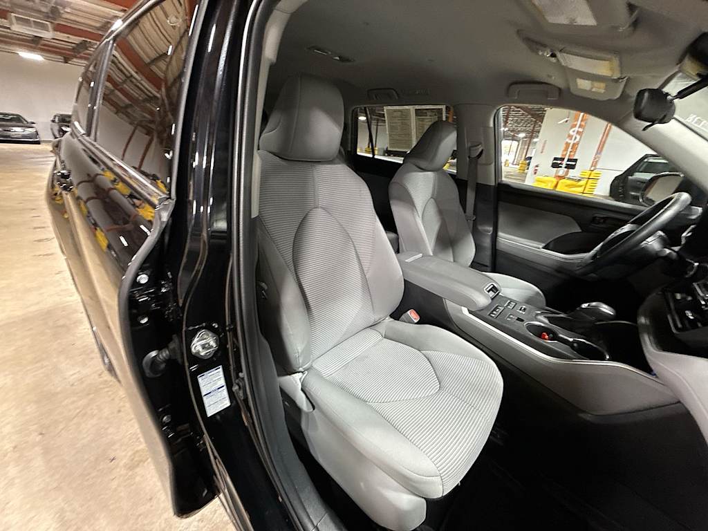 Thumbnail: 2022 Toyota Highlander - 11