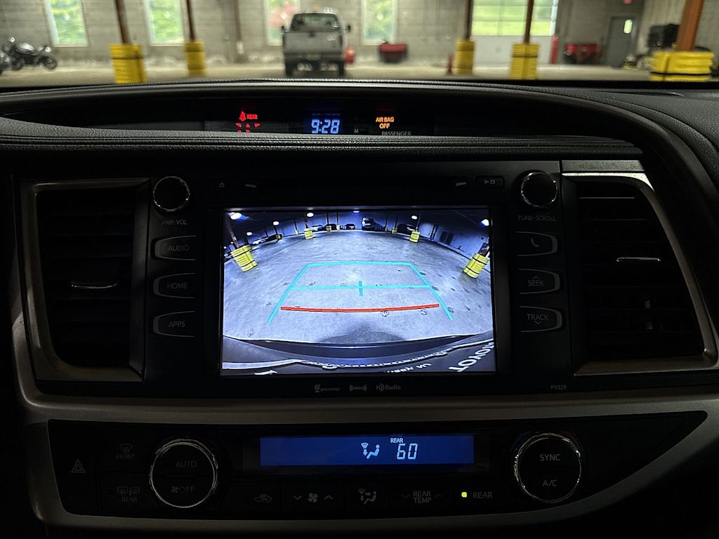 Thumbnail: 2017 Toyota Highlander - 29